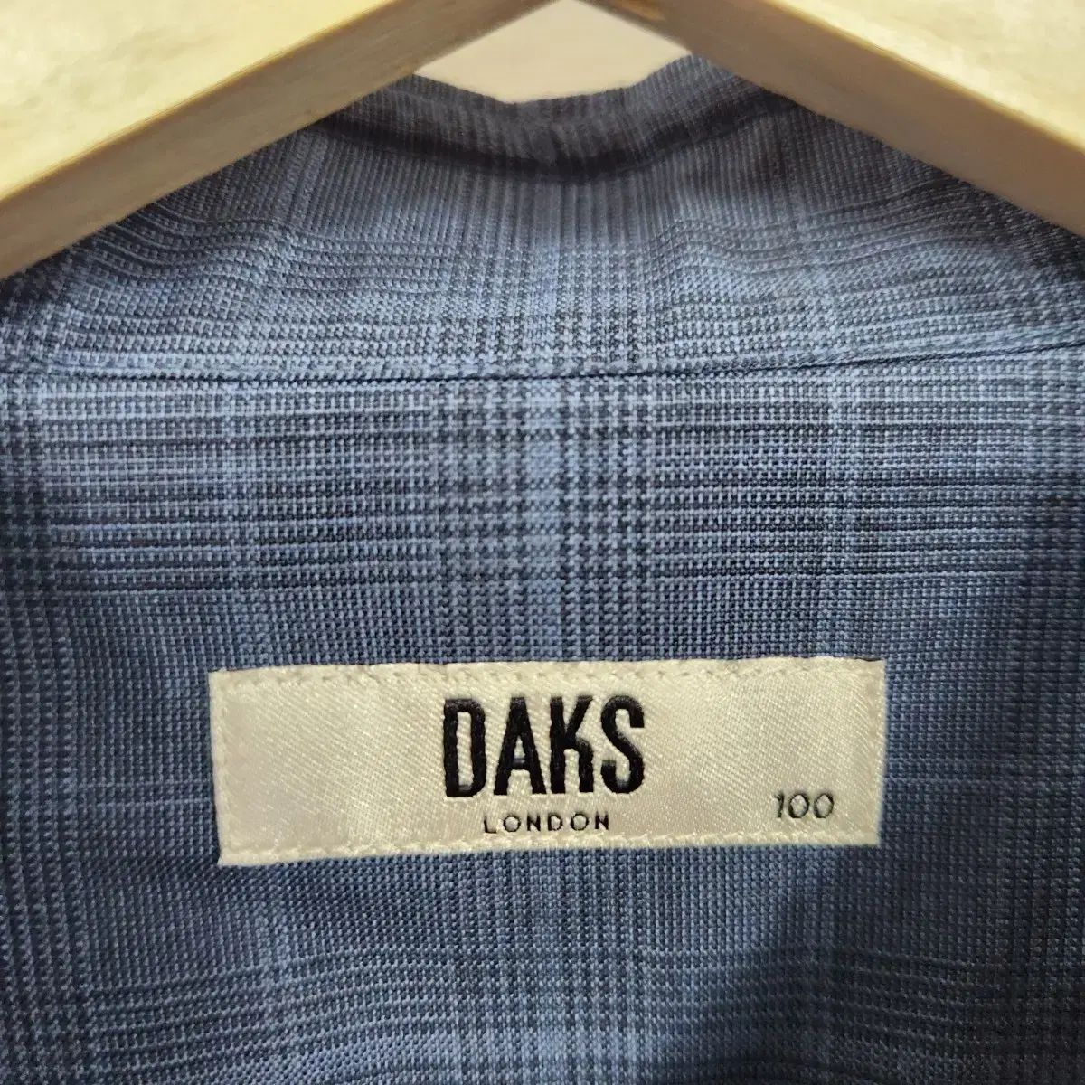 DAKS