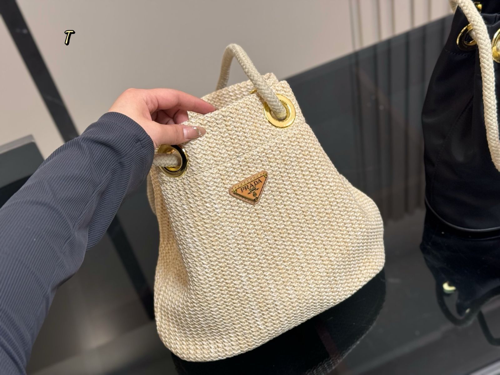 今日特価】PRADA 2025 春夏 ナイロン バケットバッグ 23×25cm