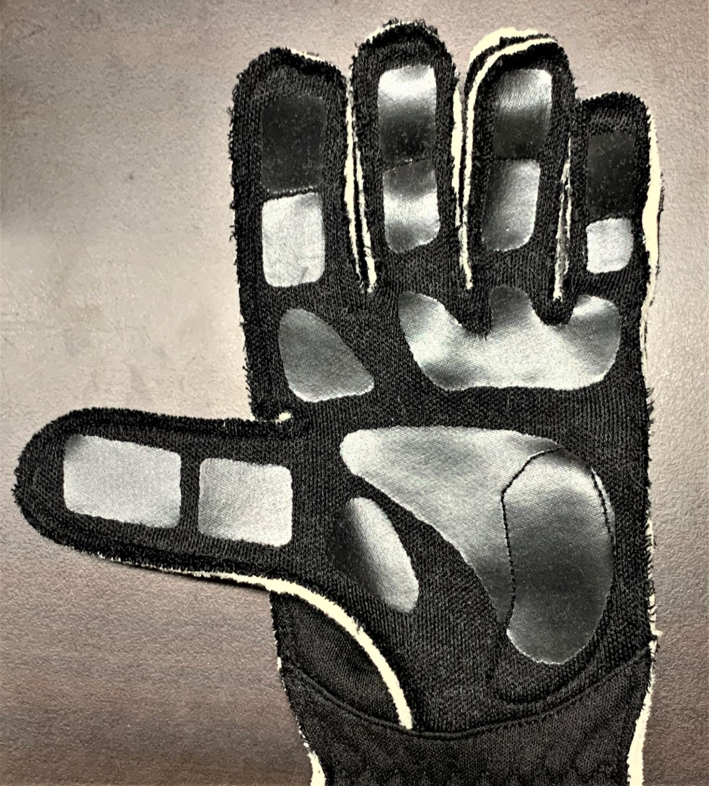 シルバーストーン外縫4輪公認グローブ［XS-ブラック/ピンク］FIA2018  