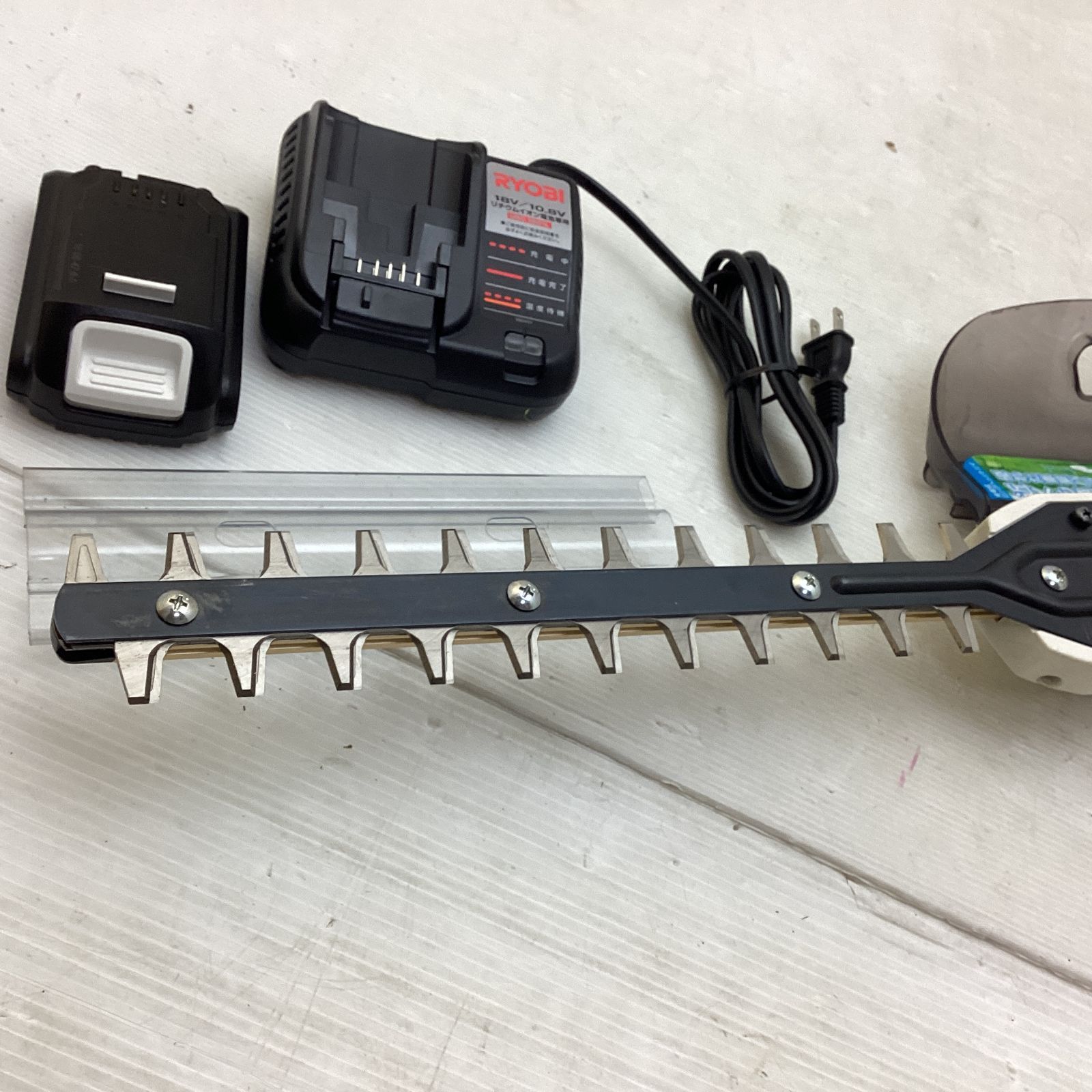 充電式ロングヘッジトリマ