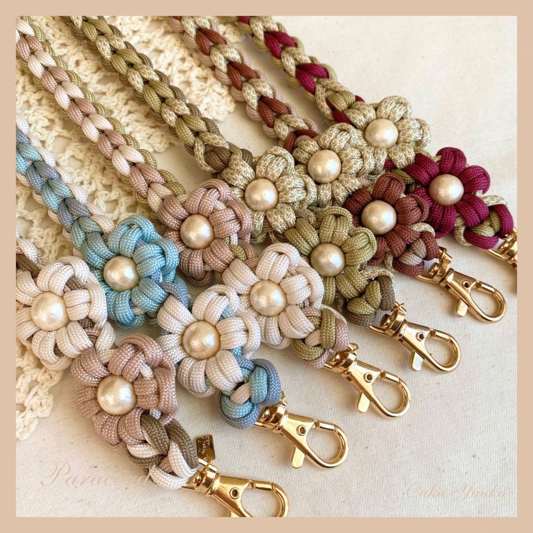 【ハンドメイド】パラコード・スマホ用お花柄ショルダーストラップ シルバーリーフ】パラコード スマホショルダー ストラップ