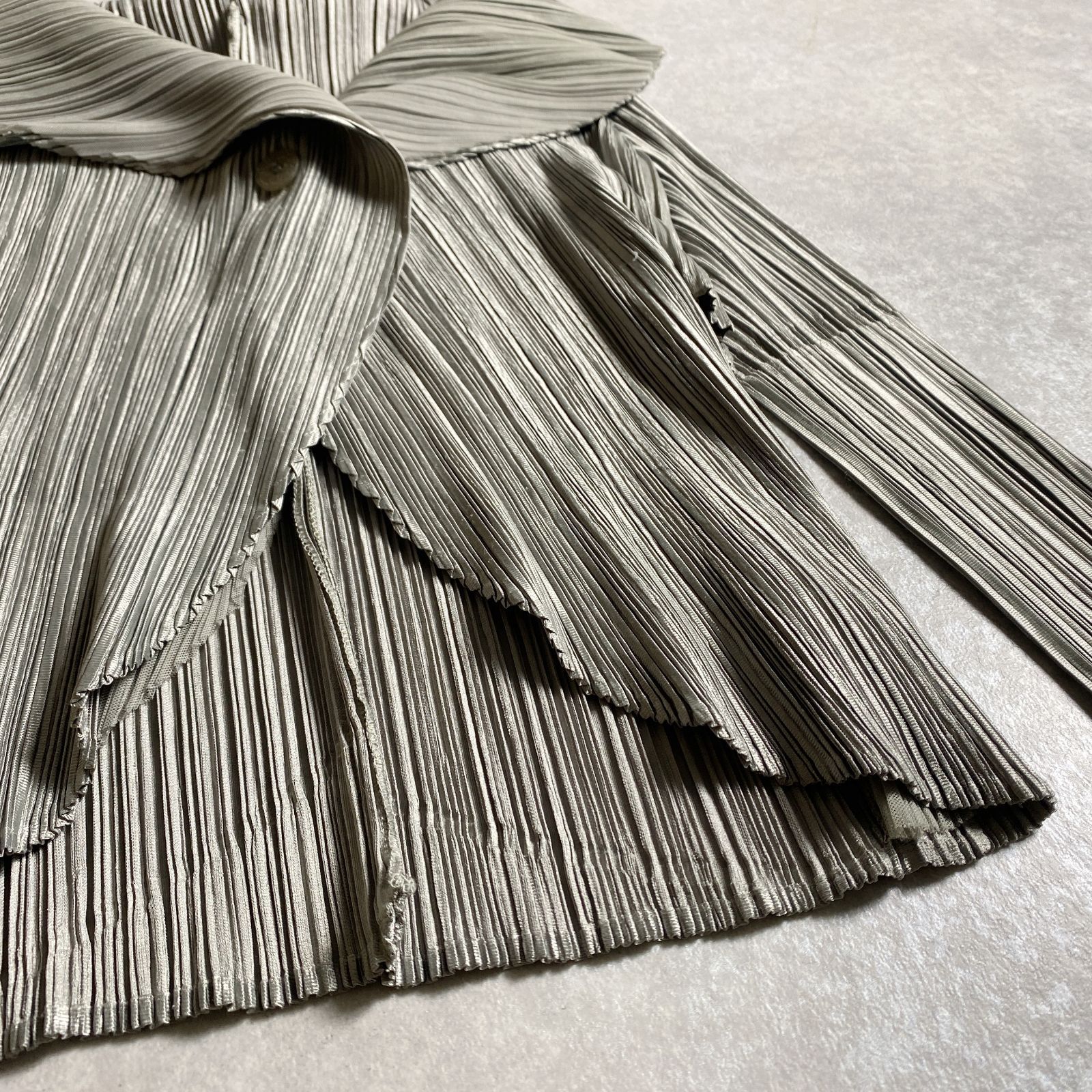 ☆美品/PLEATS PLEASE ISSEY MIYAKE/グレー/フロントボタン プリーツ  