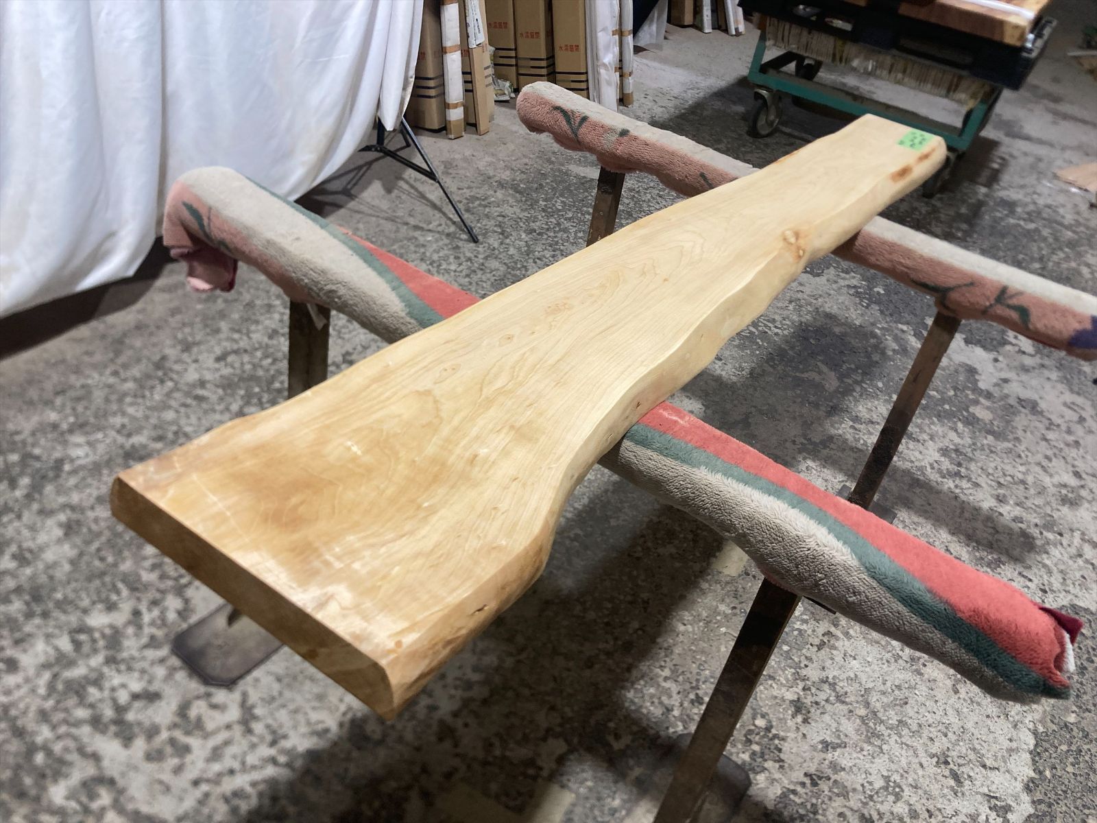 トチ9237 トチの木 一枚板無垢 乾燥材 1770x160-260x50mm カウンター 框 棚 テレビ台 カウンター 窓台 橡 栃