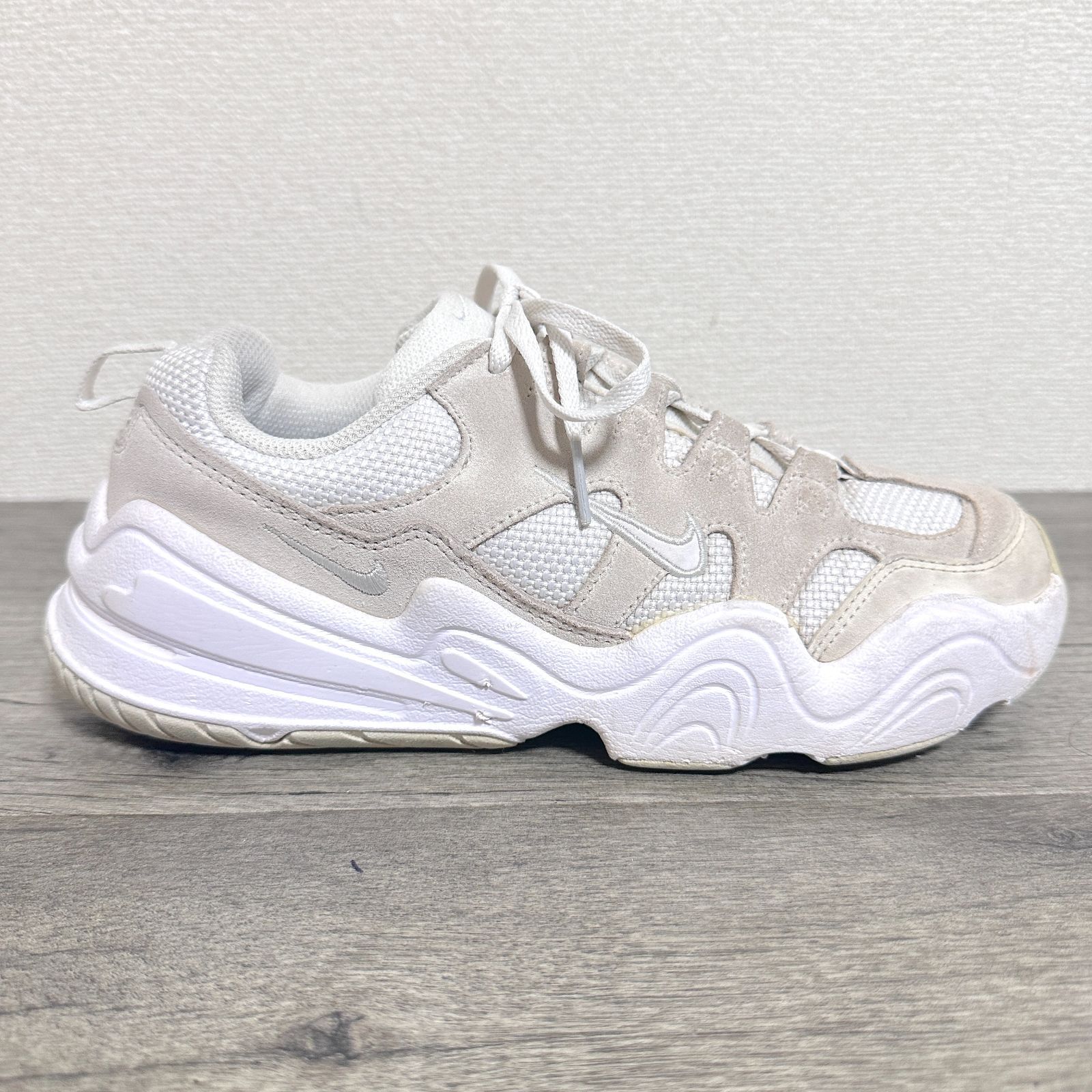 NIKE ウィメンズ テックヘラ DR9761-100 スエード×テキスタイル スニーカー 25cm 白 - メルカリ