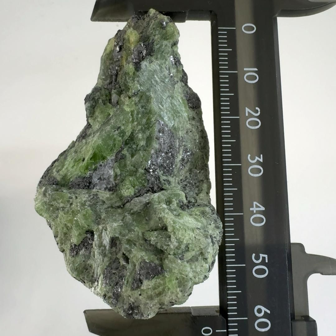 新品未使用　どっすん!岩石バトル 　レア 身延山 紫雲堂】 天然石 原石 剣型 とっこう 本水晶
