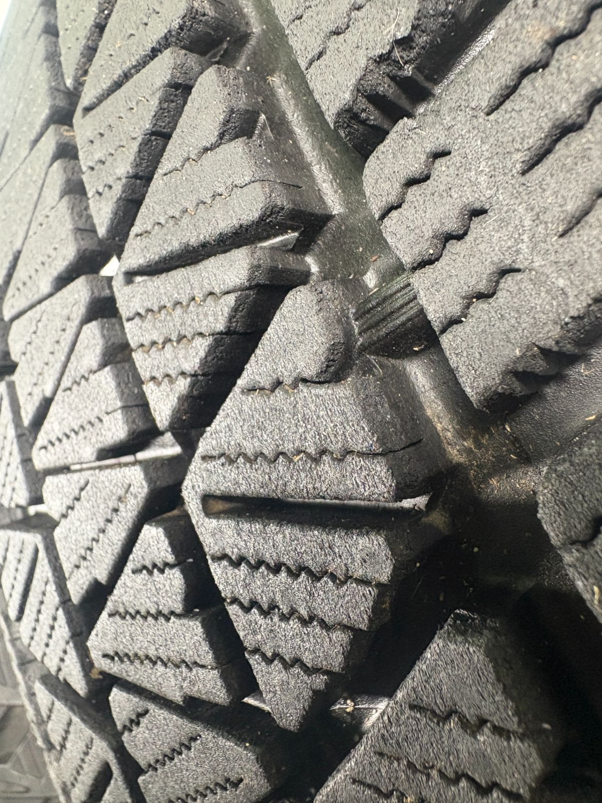 送料無料 235|55R18