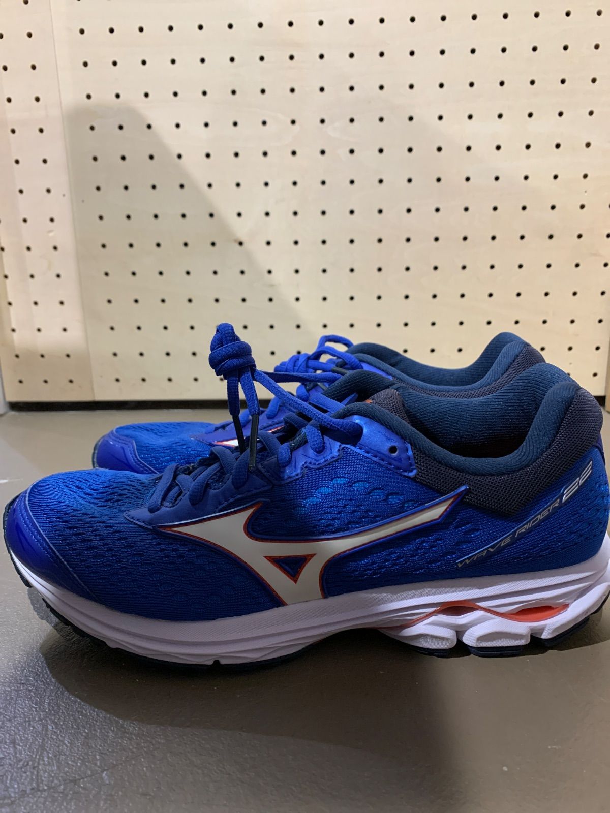 ミズノランニングシューズ25.5cm青