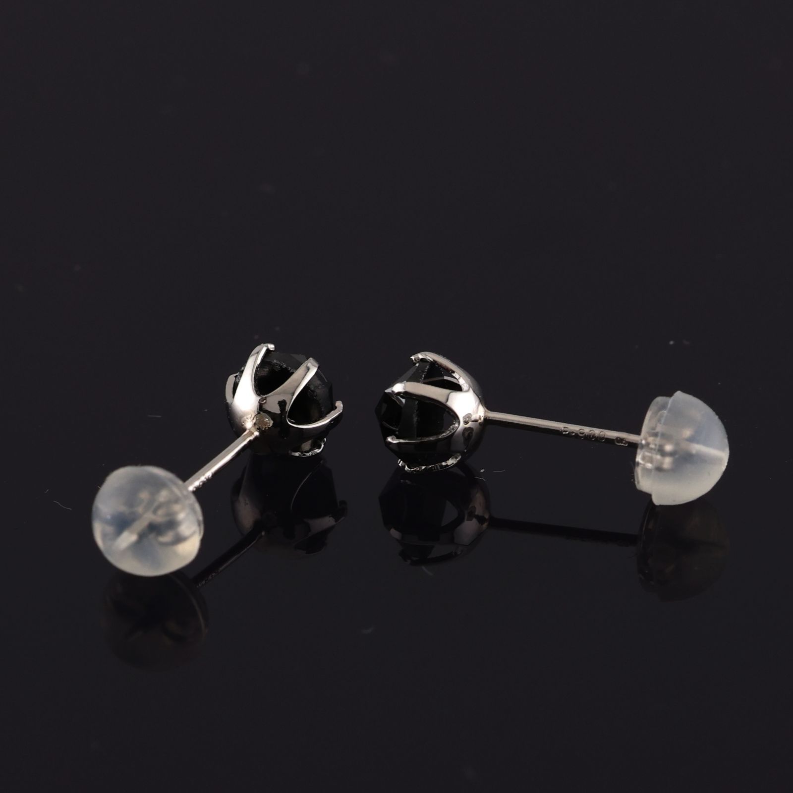 参考定価72,499円！》 Pt.900 プラチナ ブラックダイヤモンド 1.00ct 