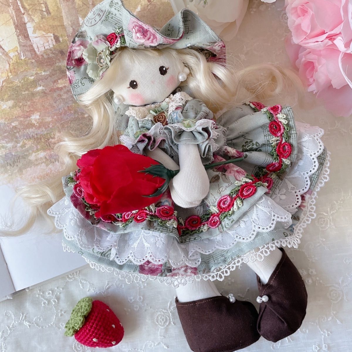 カントリードール♡ハンドメイド♡お人形♡くすみグレー薔薇柄♡ クラシカルドール カントリードール 手作り人形 ハンドメイド