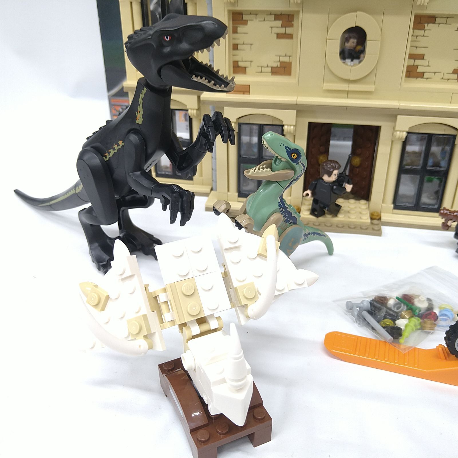 中古/美品】正規品 LEGO レゴ ジュラシック・ワールド インドラプトル 