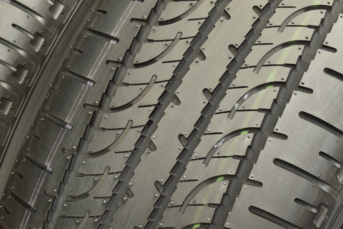 2024年 スタッドレス ミツビシ デリカD5 シャモニー 225/55R18