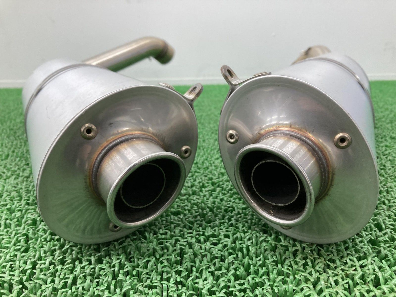 996SPS サイレンサーマフラー 右 573.1.039.2F ドゥカティ 純正 バイク 部品 テルミニョーニ コケキズ無し 希少品 品薄 【中古】 61 996SPS サイレンサーマフラー 左右 573.1.039.2F/574.1.039.2F