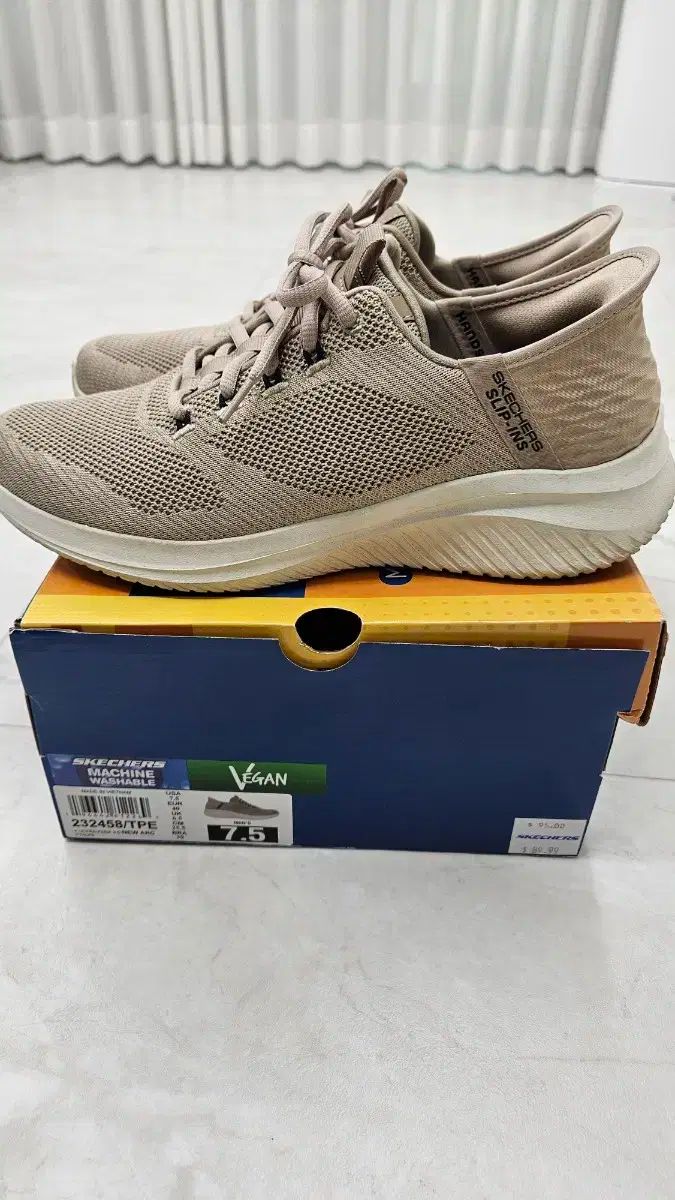 SKECHERS スケッチャーズ 255