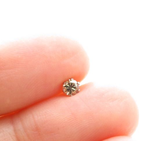 PT900 ピアス（片耳） ダイヤ 0.15 総重量約0.2g 中古 美品 送料無料