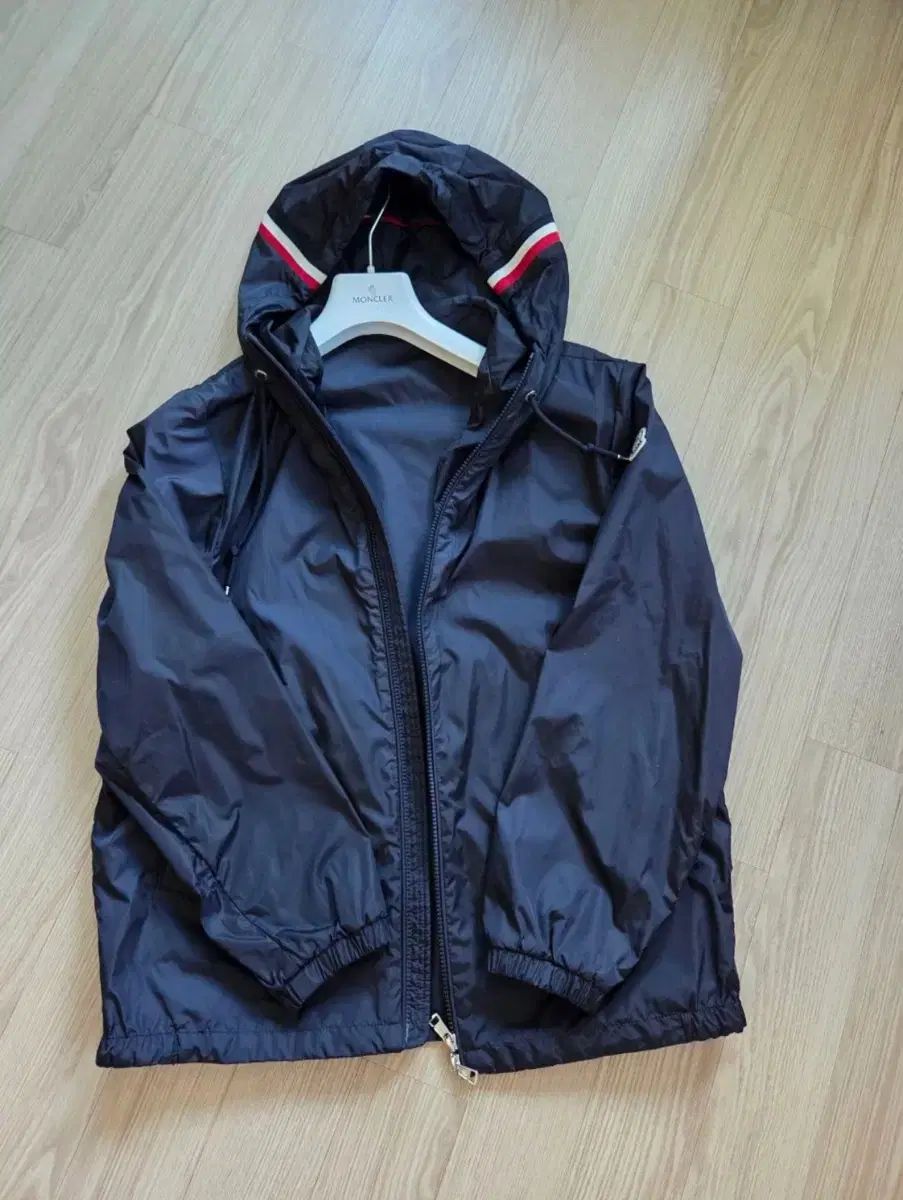 モンクレール 絵ファー ウィンドブレーカー サイズ3