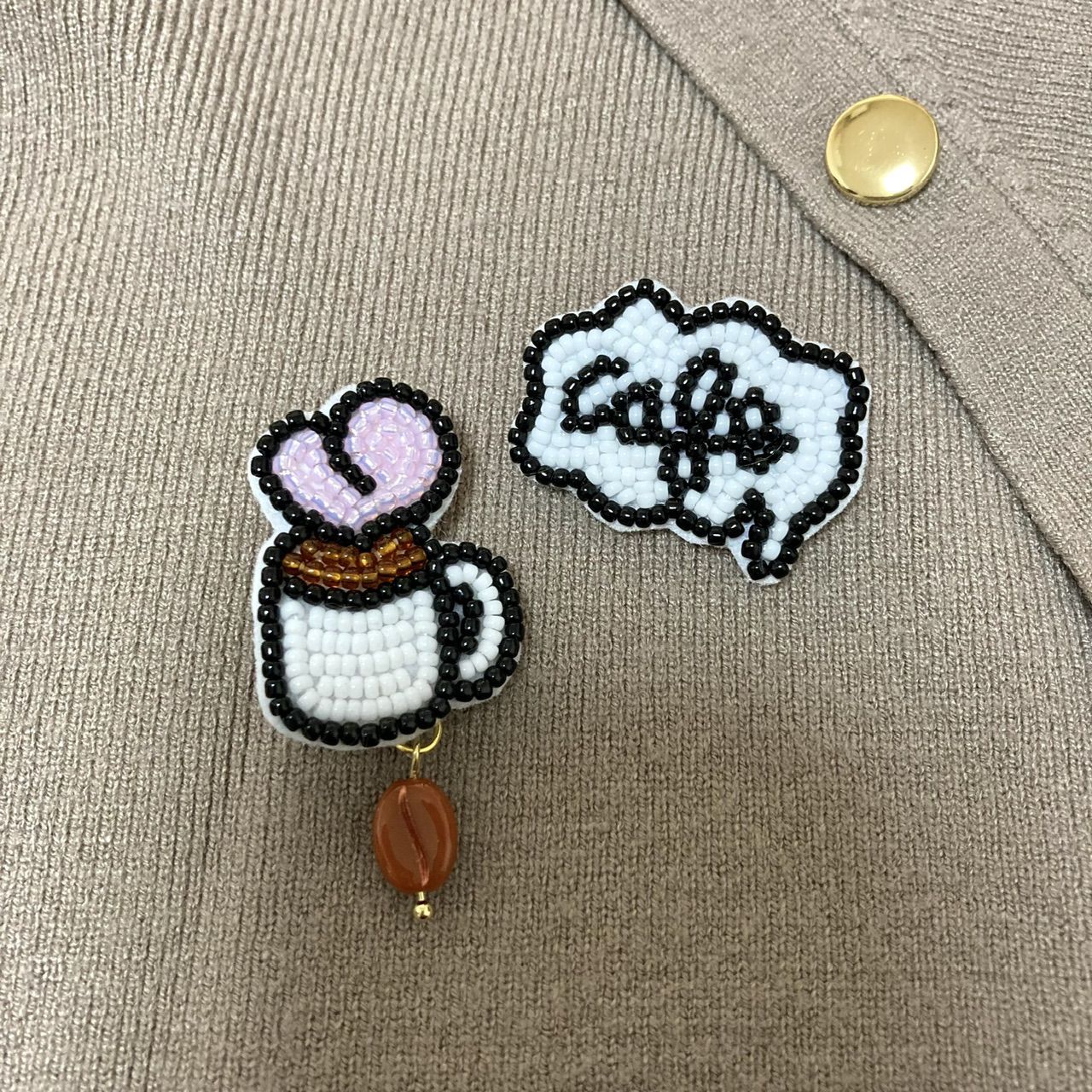 ✨新作✨ CAFE カフェ 吹き出し ブローチ ビーズ刺繍 ビーズ ブローチ