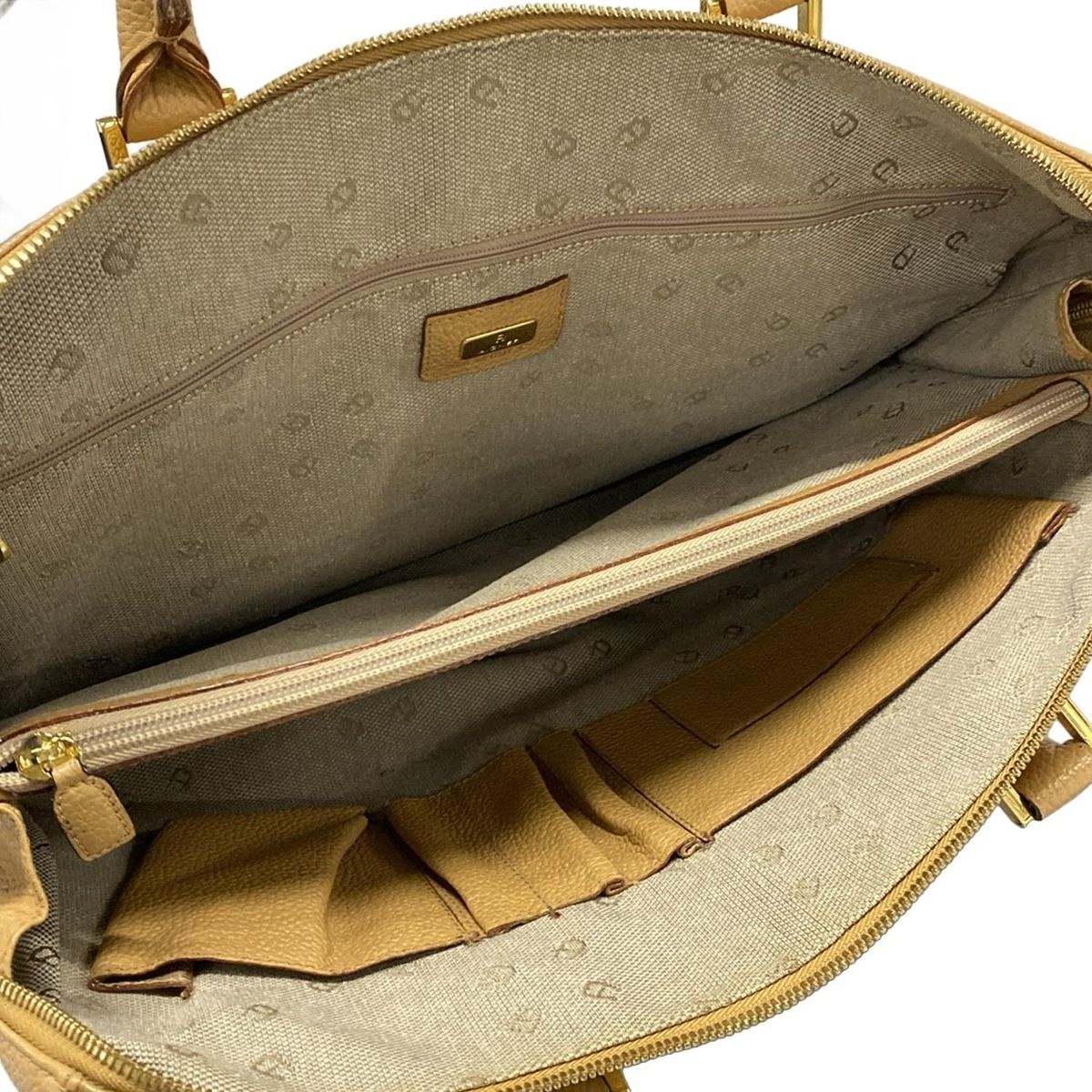 ベージュ 本体ロックなし