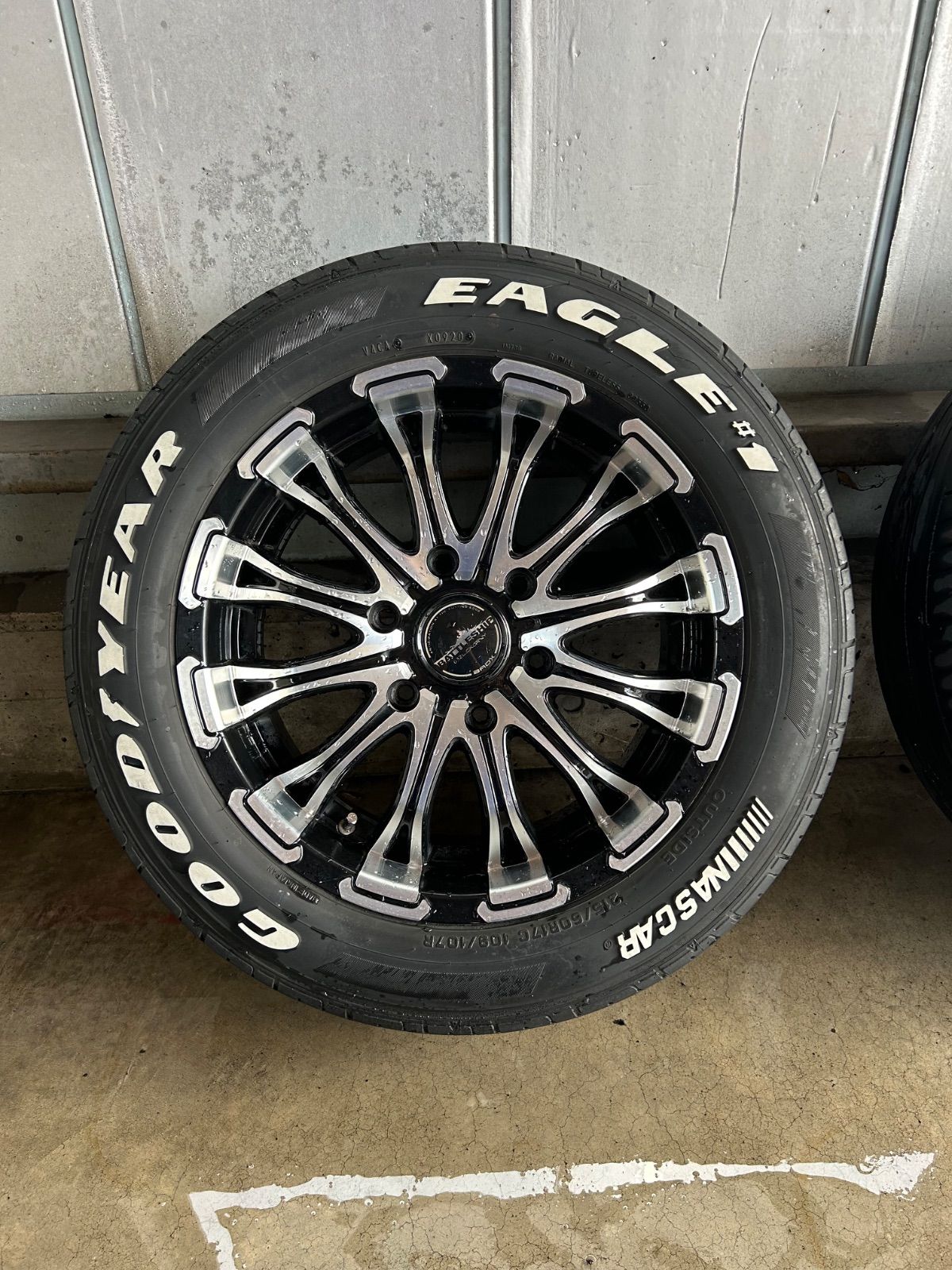 ハイエース用17インチホイール