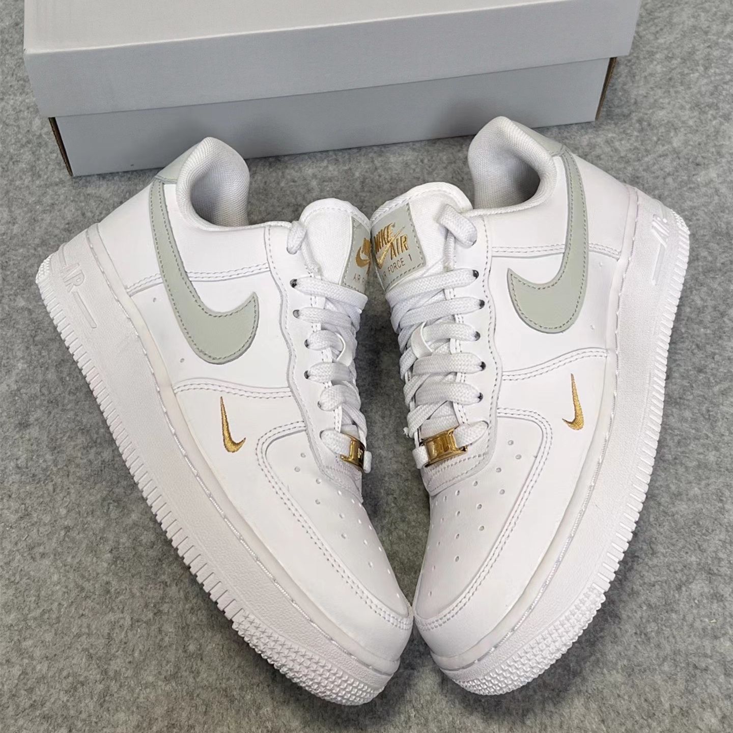 新品未使用 ナイキ Nike Air Force 1 Low essential メンズ レディース スニーカー エアフォースCZ0270-106 -  メルカリ