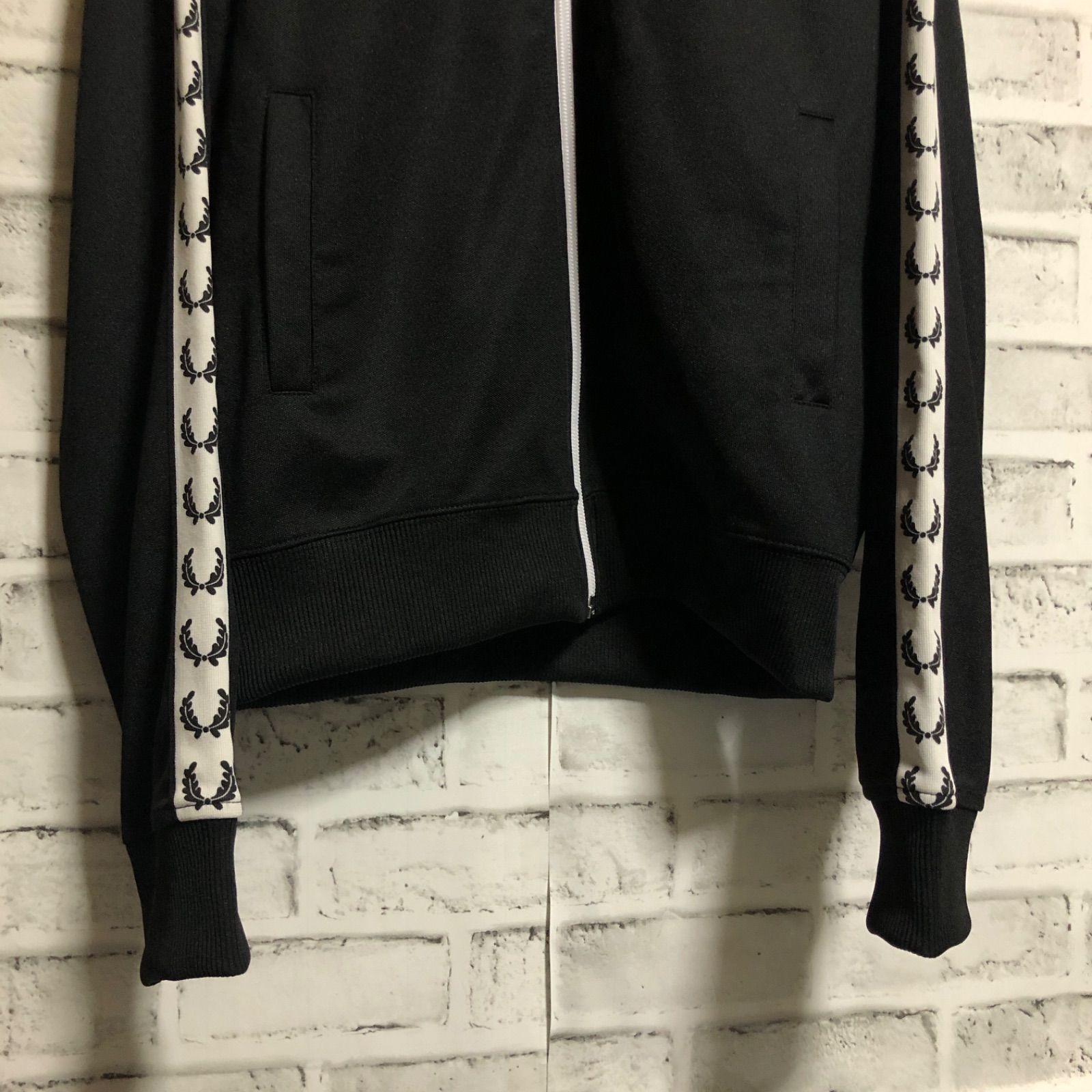 Fred Perry⭐️トラックジャケット/ジャージ 刺繍月桂樹/テープ