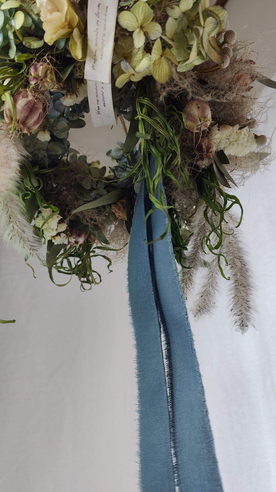 スモークツリーとアンティーク紫陽花のブルーなフライングリース