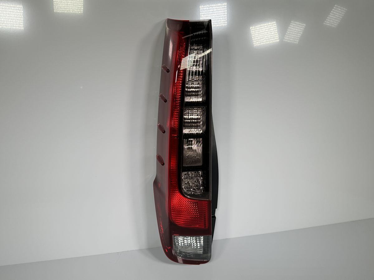 破損キズなし エスクァイア ノア ZRR80G ZRR80W ZWR80G ZWR80W 前期 純正 左テールランプ LED 81561-28630 28-231 AL 管理31847