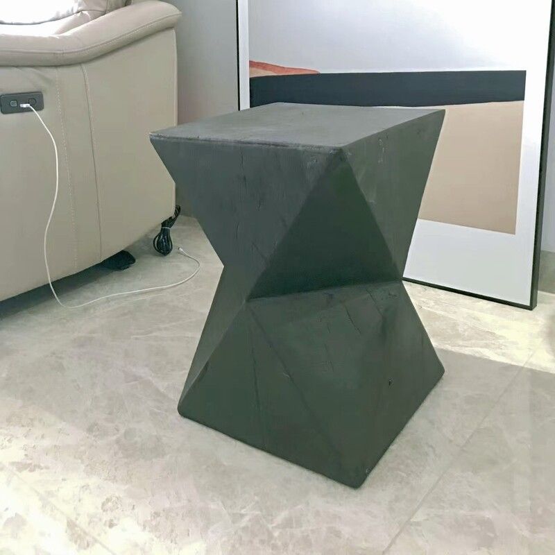 グレー