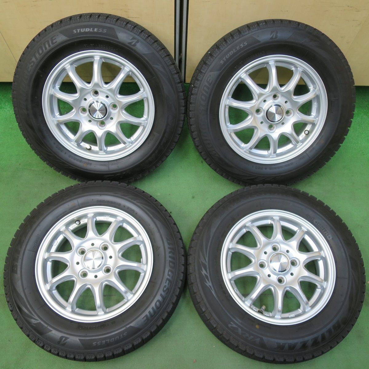バリ溝 24年 キレイ ほぼ10分 スタッドレス 145|80R13 ブリヂストン ブリザック VRX2 Claire クレール 13インチ PCD100|4H 5053104イス