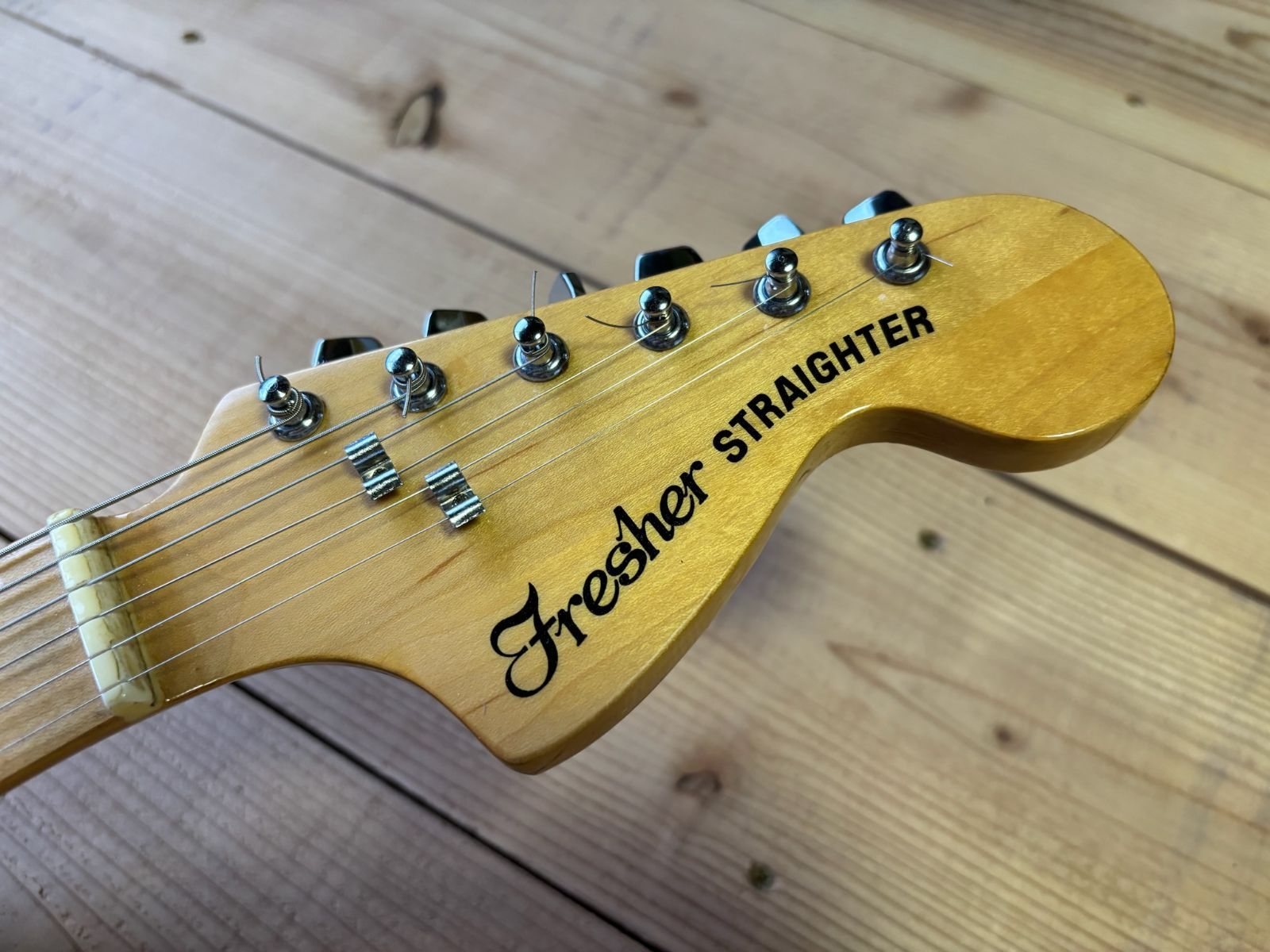 ビンテージFresher Straighter ストラトタイプ エレキギター