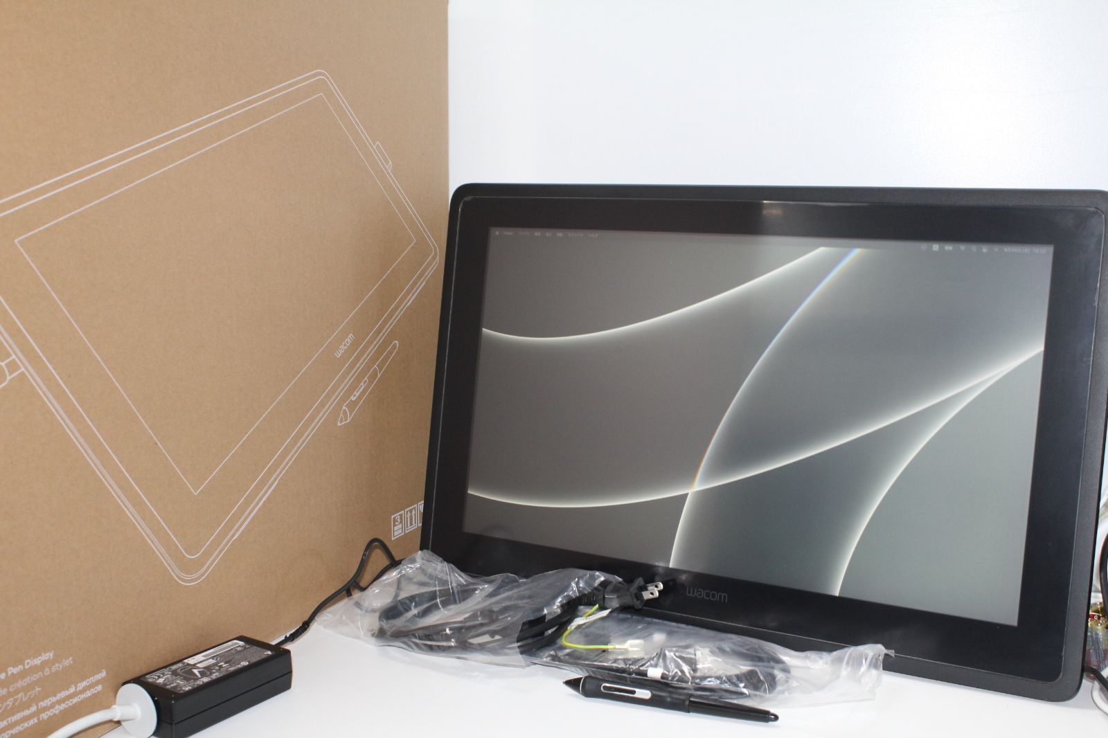 Wacom|Cintiq 22|スタンド付き|21.5型|液晶ペンタブレット