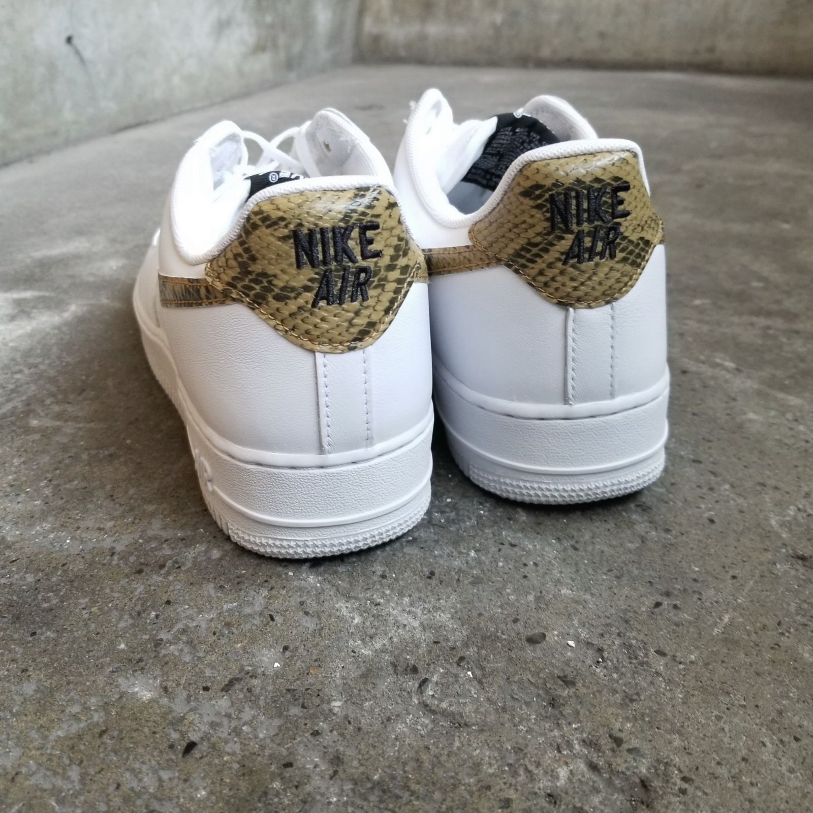 NIKE AIR FORCE 1 LOW RETRO PRM QS 