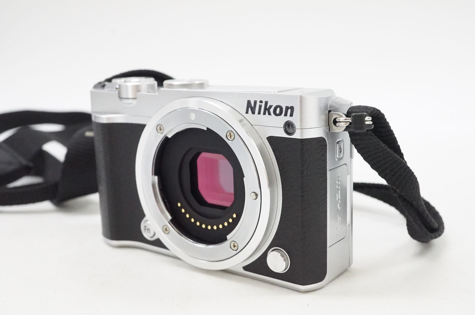 Nikon 1 J5 ダブルレンズキット　ジャンク品 Nikon 1 J5 ダブルレンズキット + ダブルズームレンズ 【ジャンク品