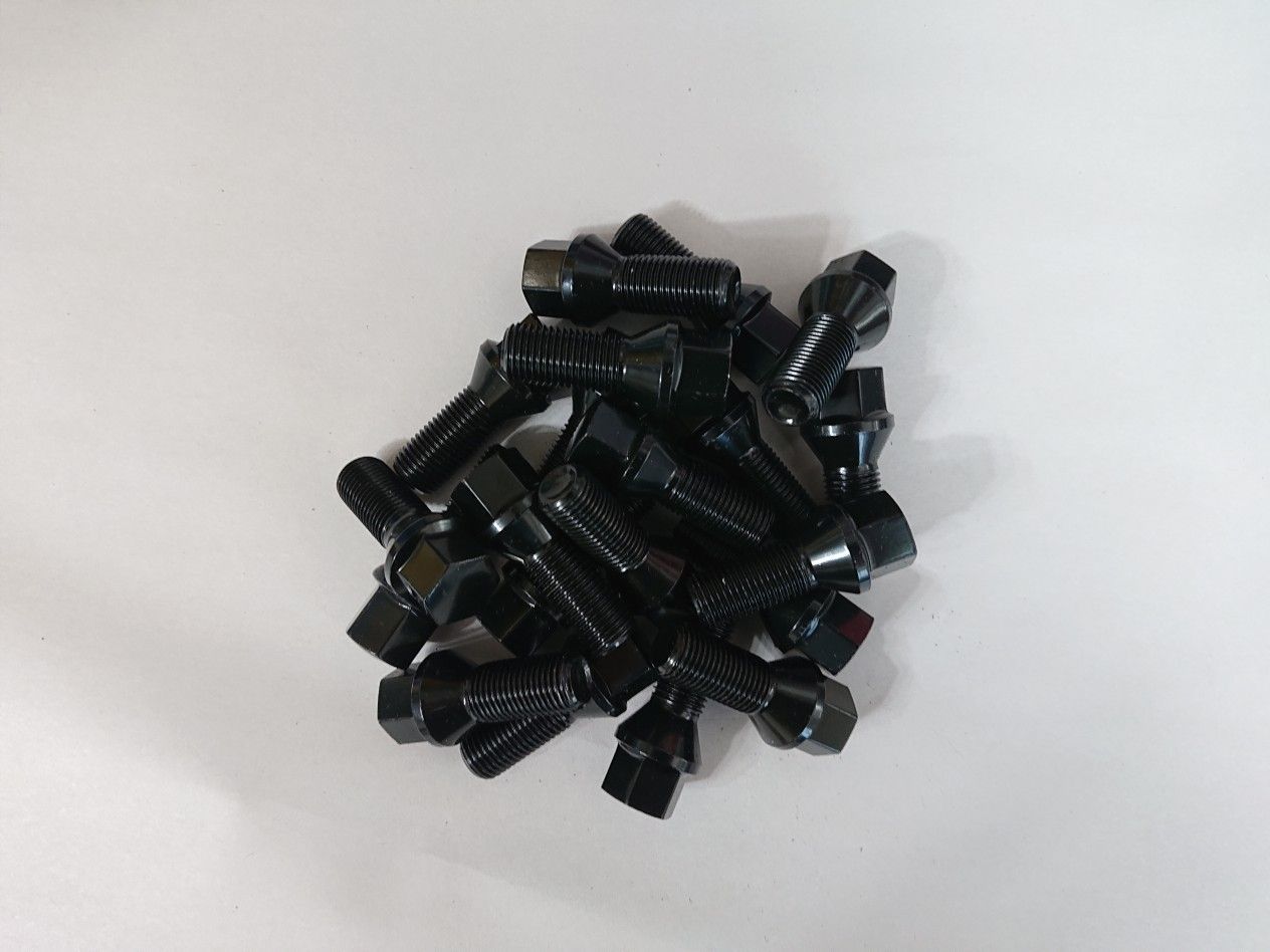 ブラックホイールボルト テーパー 14x1．5 首下25mm 20本 