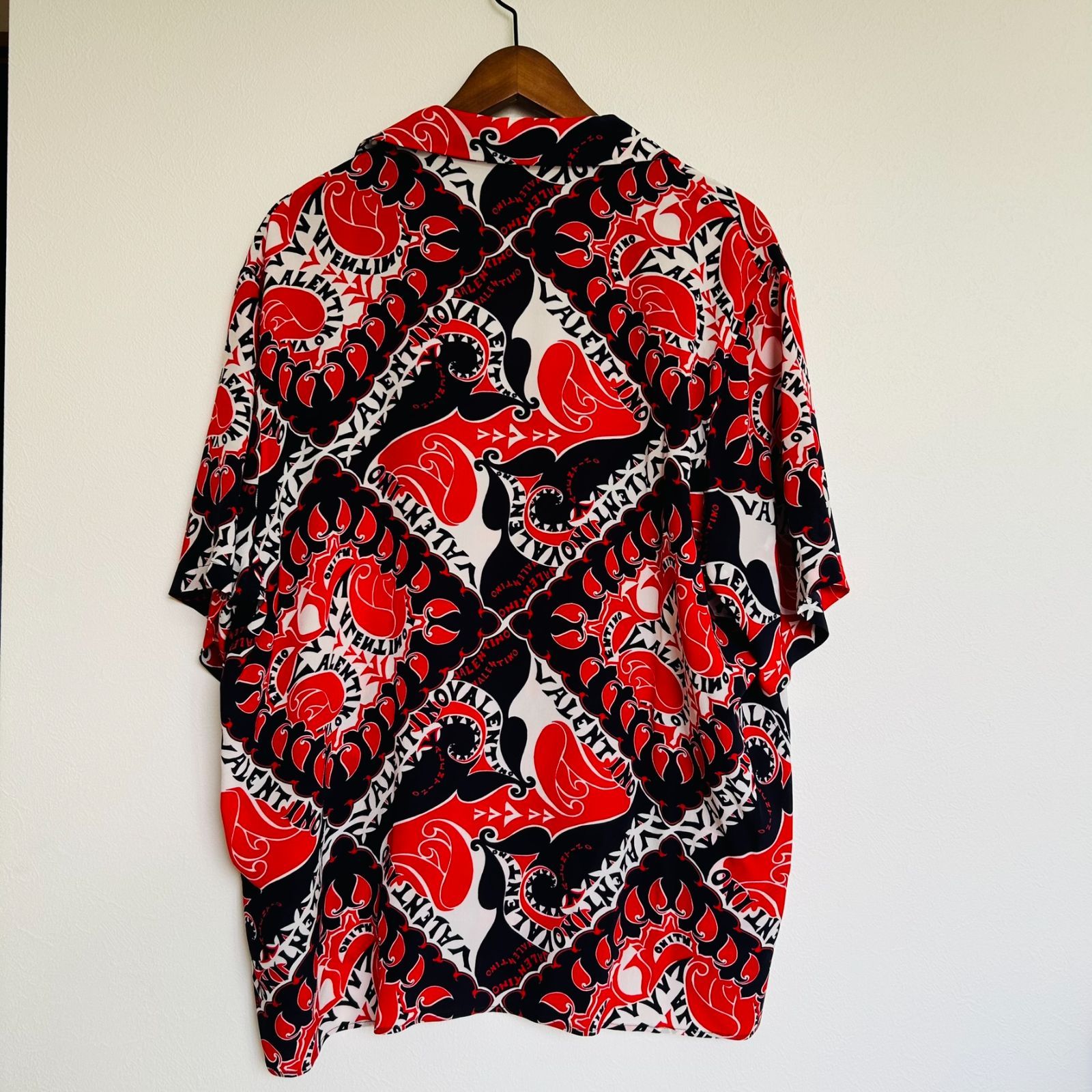 VALENTINO(ヴァレンチノ) アーカイブマニフェスト バンダナプリント  