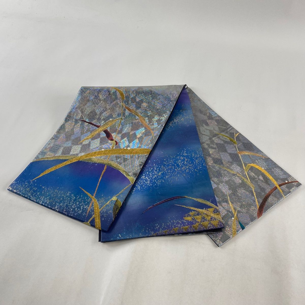 袋帯 美品 逸品 華文 草花 金銀糸 刺繍 金色 お太鼓柄 正絹