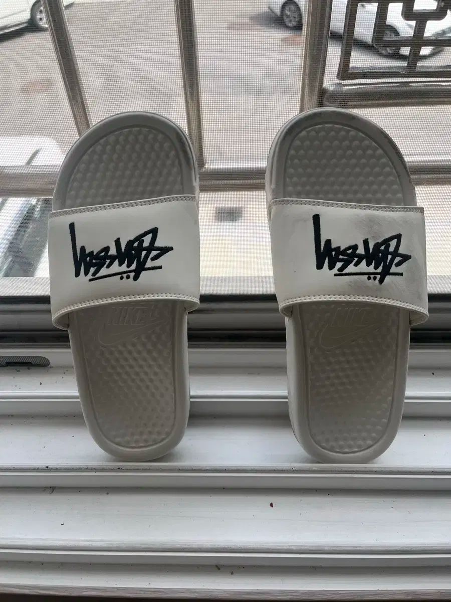 ベナッシ x ステューシー Off Noir NIKE サンダル 新品 NIKE X STUSSY ベナッシ シャワーサンダル