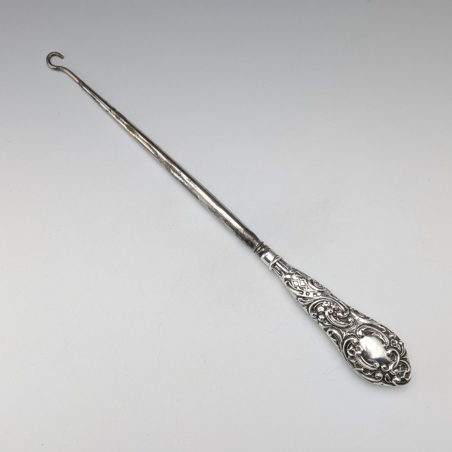 1897年 英国アンティーク 純銀ハンドル 大型ボタンフック Henry Matthews 美術品・アンティーク・コレクション 1897年 英国アンティーク 純銀