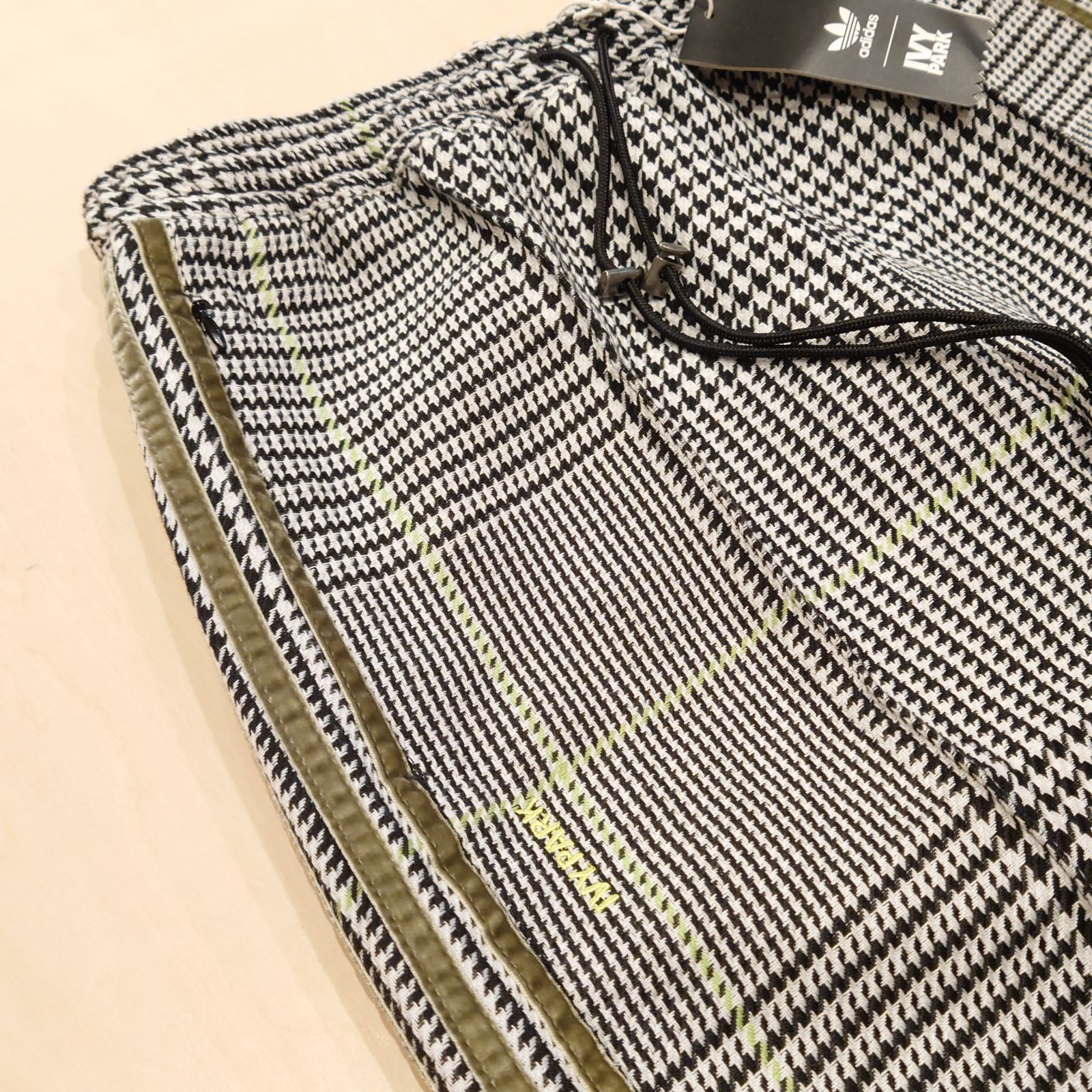 【新品】adidas アディダス ivy park ラインパンツ スーツパンツ 新品】adidas アディダス ivy park ラインパンツ スーツパンツ adidas