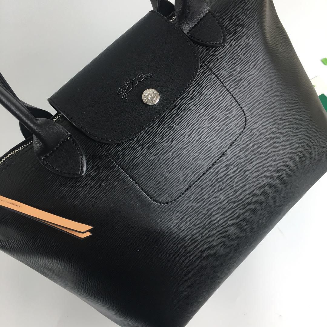 人気美品 未使用 ロンシャンル プリアージュシティ 肩掛け ブラック M 美品 未使用 ロンシャンル プリアージュシティ 肩掛け M