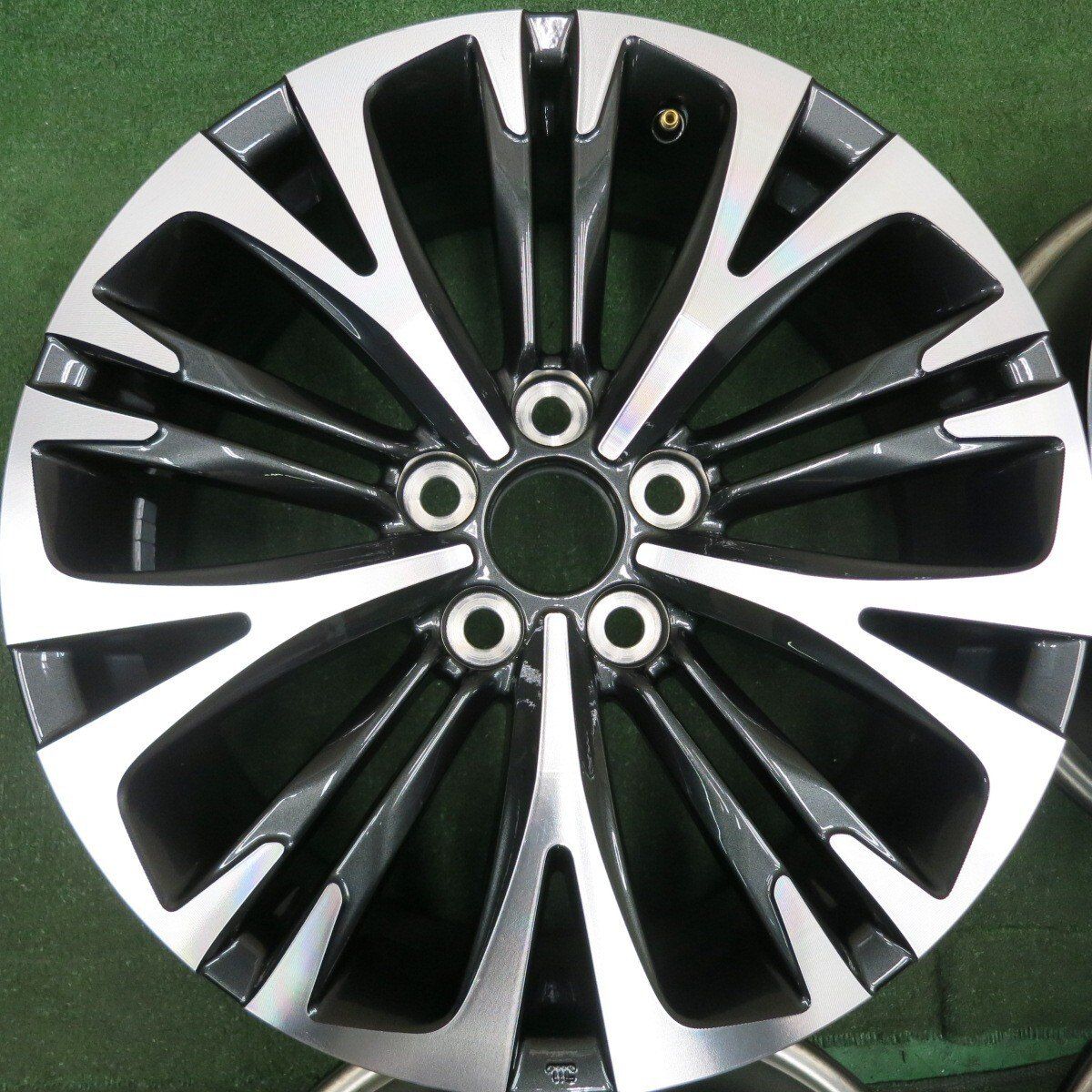 ヤリスクロス純正ホイール1個 ヤリスクロス純正アルミホイール1本（18×7J+50 5/114.3）