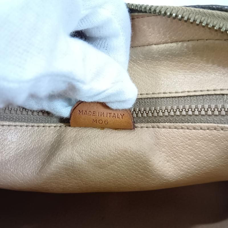 ポーチ ロゴ型押し