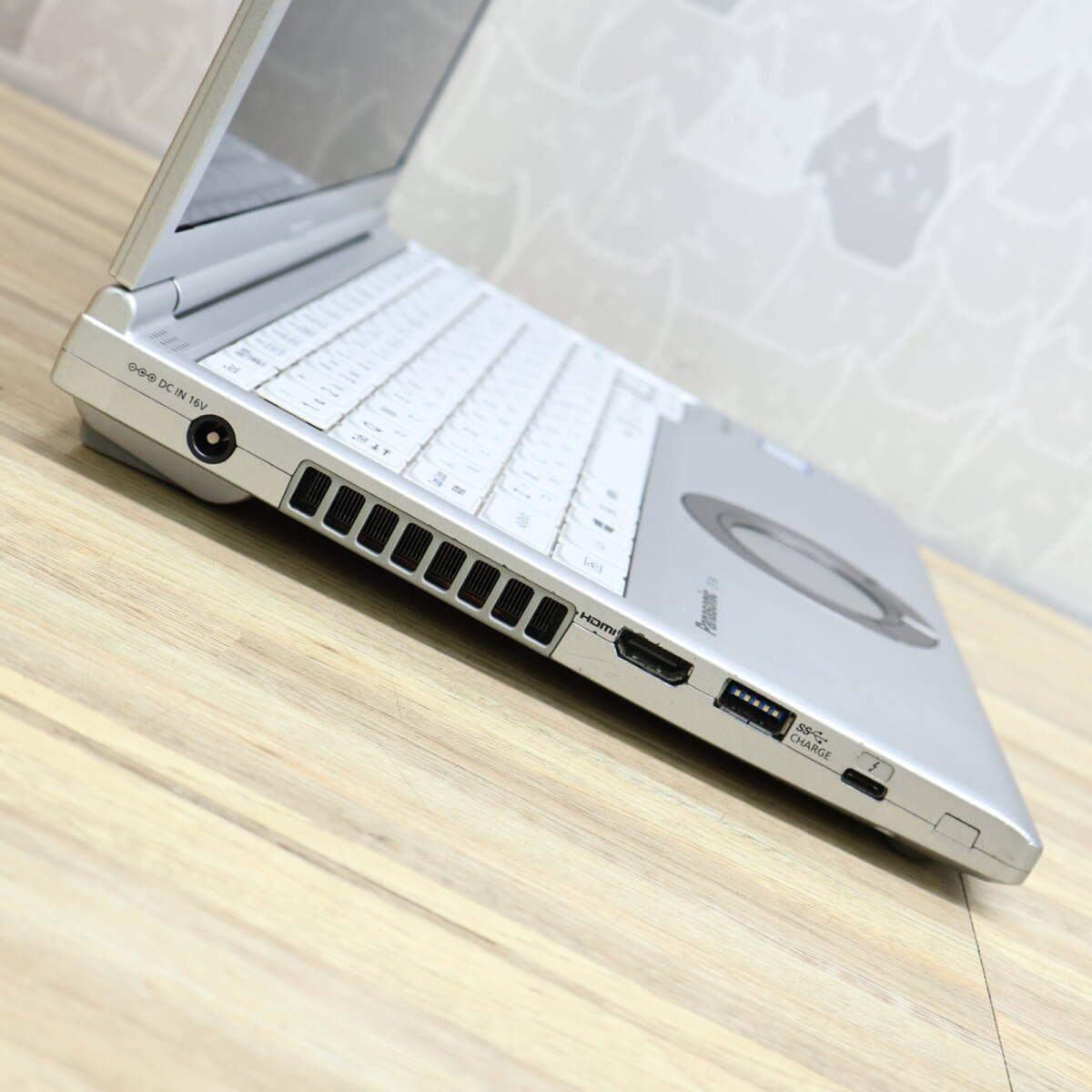 ☆完動品 高性能8世代4コアi5！SSD256GB メモリ8GB☆CF-SV8 Core i5 