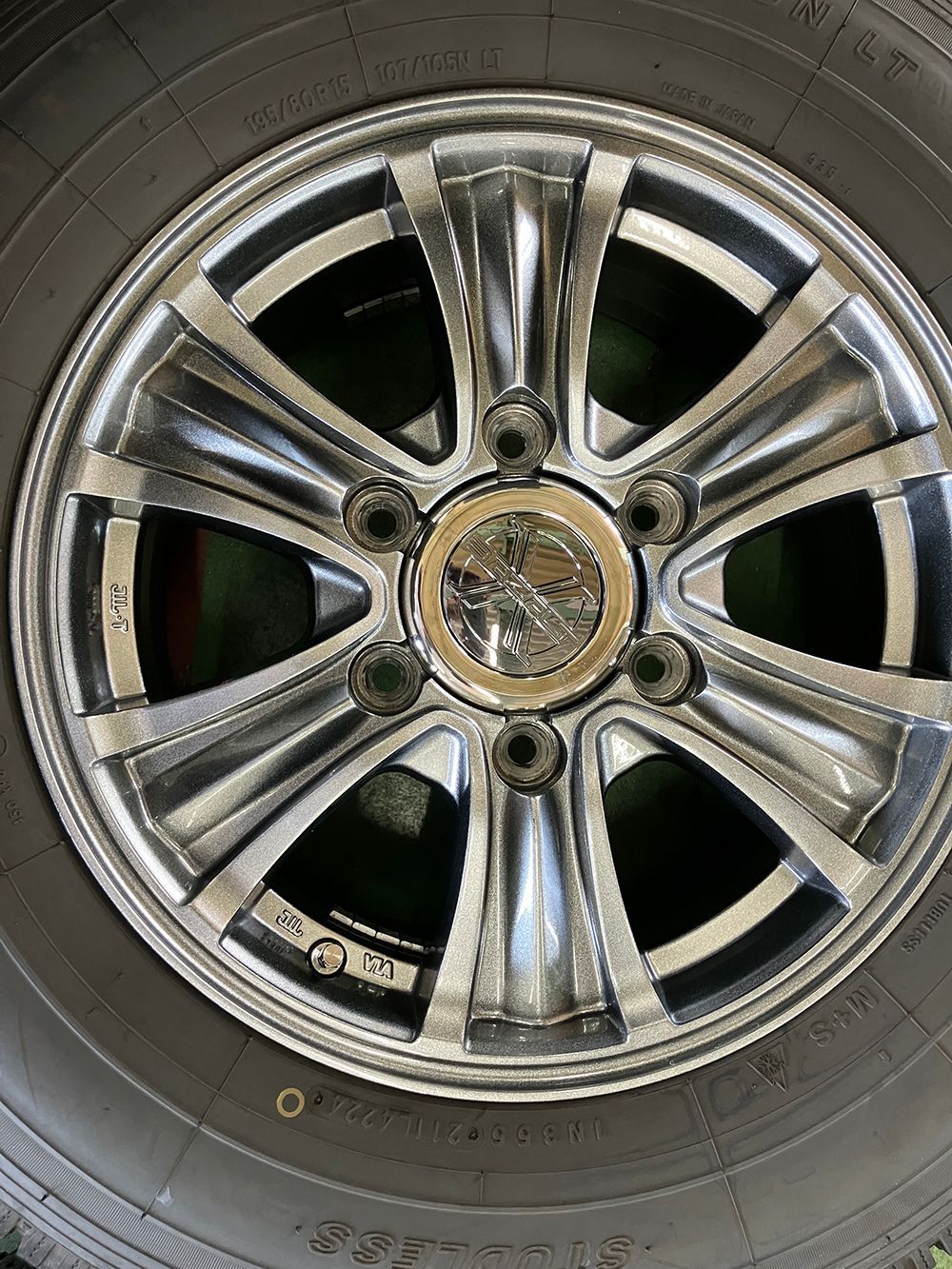 美品 スタッドレスタイヤ 195/80R15 4本 ホイールセット トーヨーデル