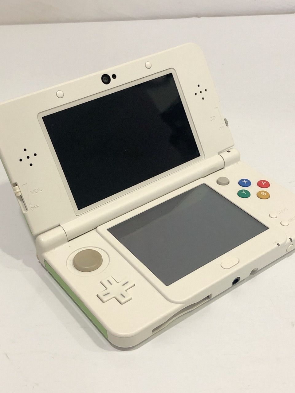 通電未確認】Newニンテンドー3DS ホワイト きせかえ ヨッシー