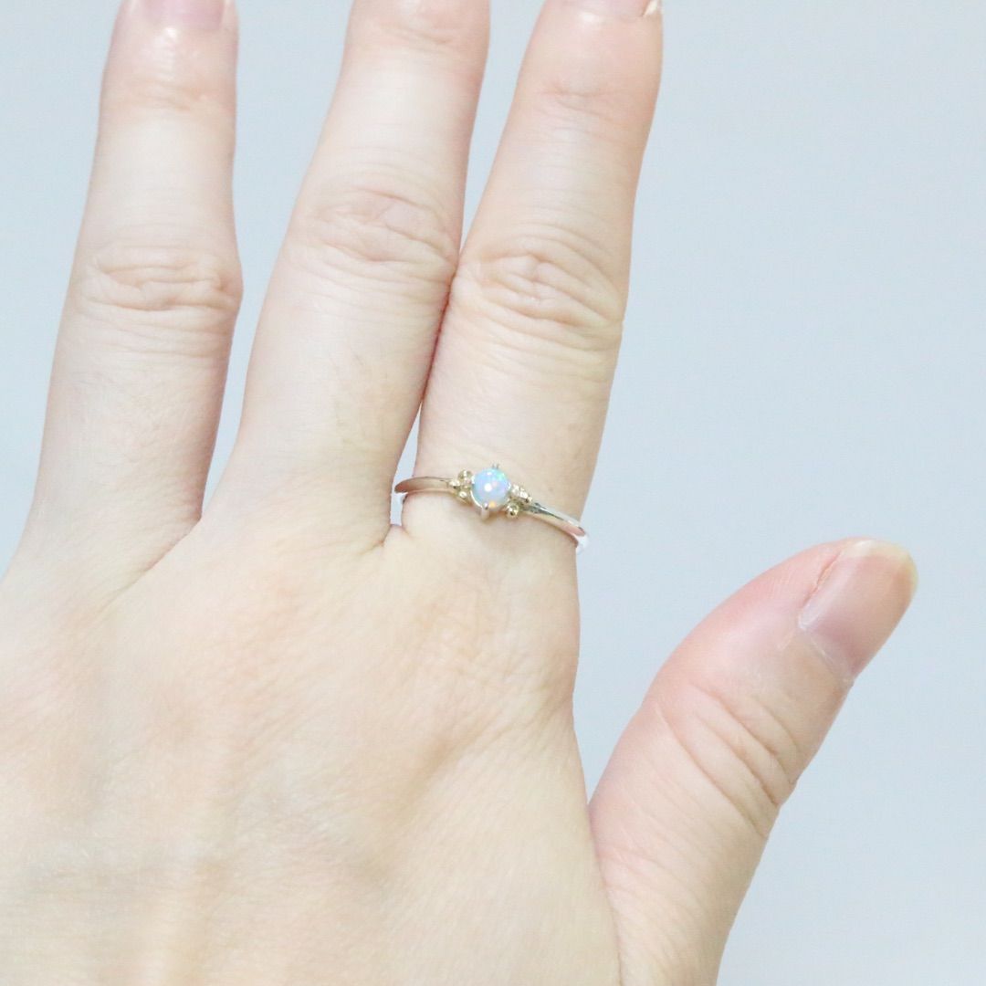 ふわりと遊色が揺れる∮オーストラリア産オパールのK10粒々シルバーリング11号強 ふわりと遊色が揺れる∮オーストラリア産オパールのK10粒々シルバー