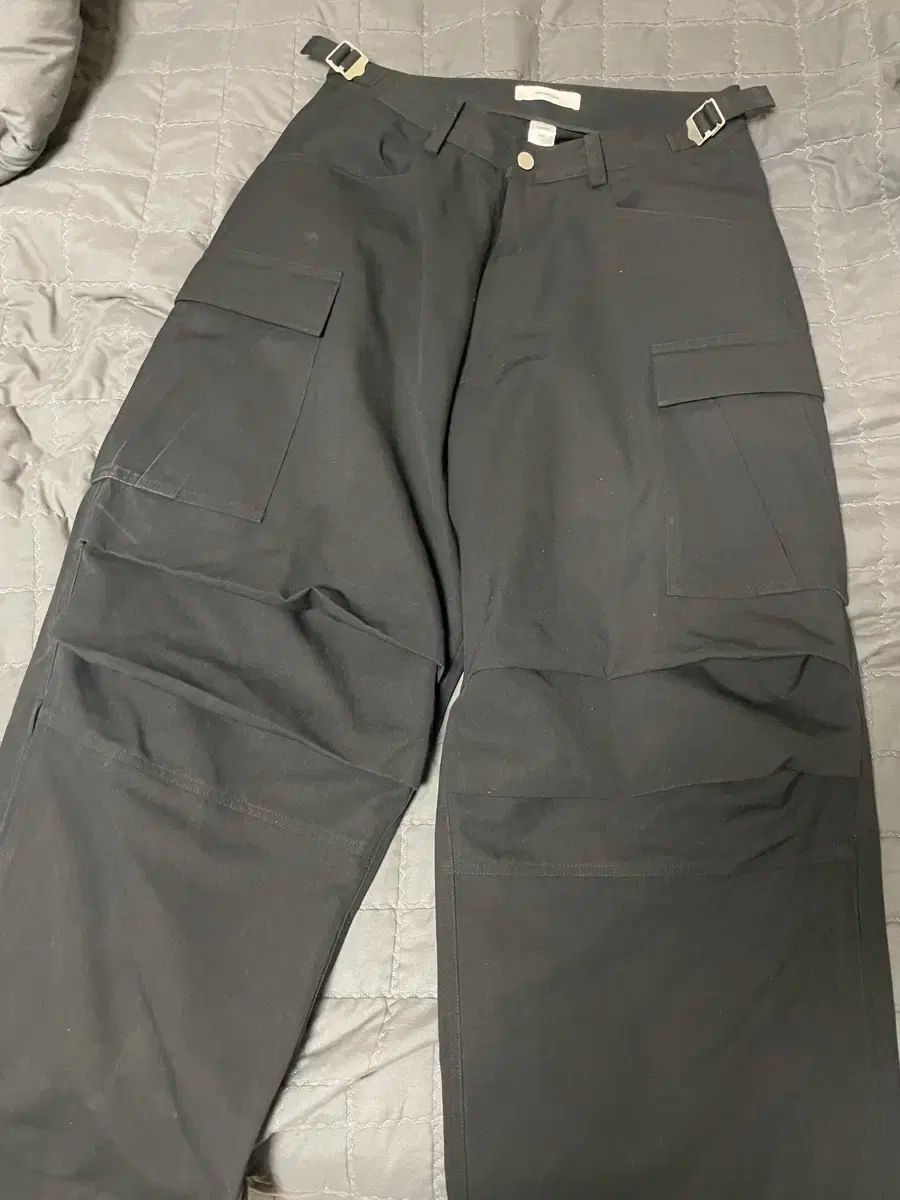 Nonnod サイド ジップ カーゴ パンツ 黒 2 サイズ