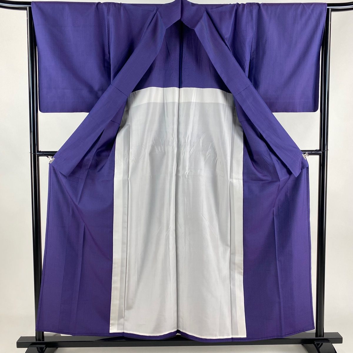 結城紬・単衣・広衿・蘇州刺繍・身丈約162cm・裄約67.5cm壺すみれ系の紫