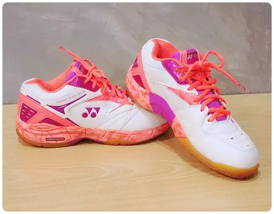 新品タグ付き 
Phenix フェニックスウエア上下 245 YONEX(ヨネックス) パワークッション SC5 バドミントン