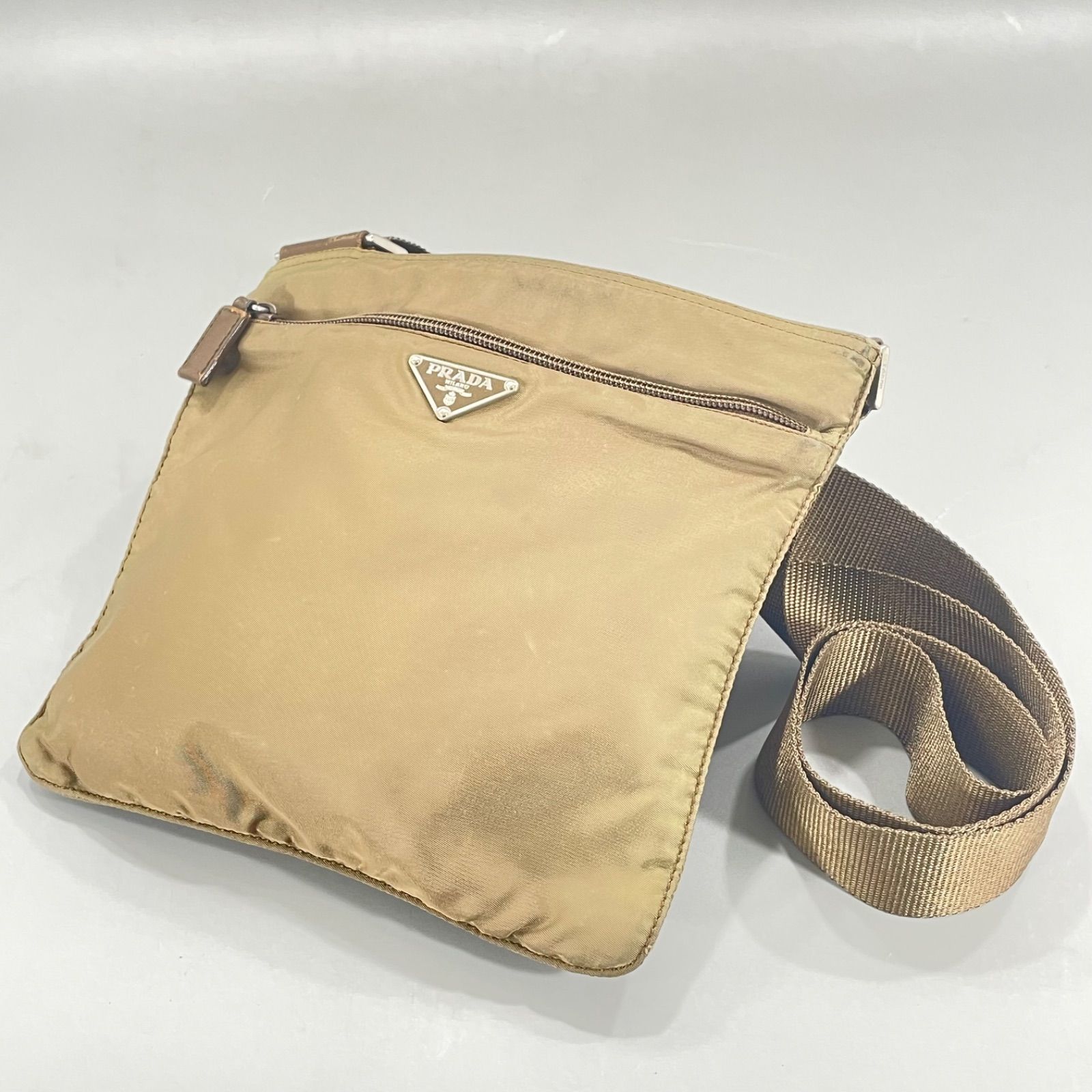 本物保証 PRADA ナイロン テスート ショルダーバッグ カーキ 三角 