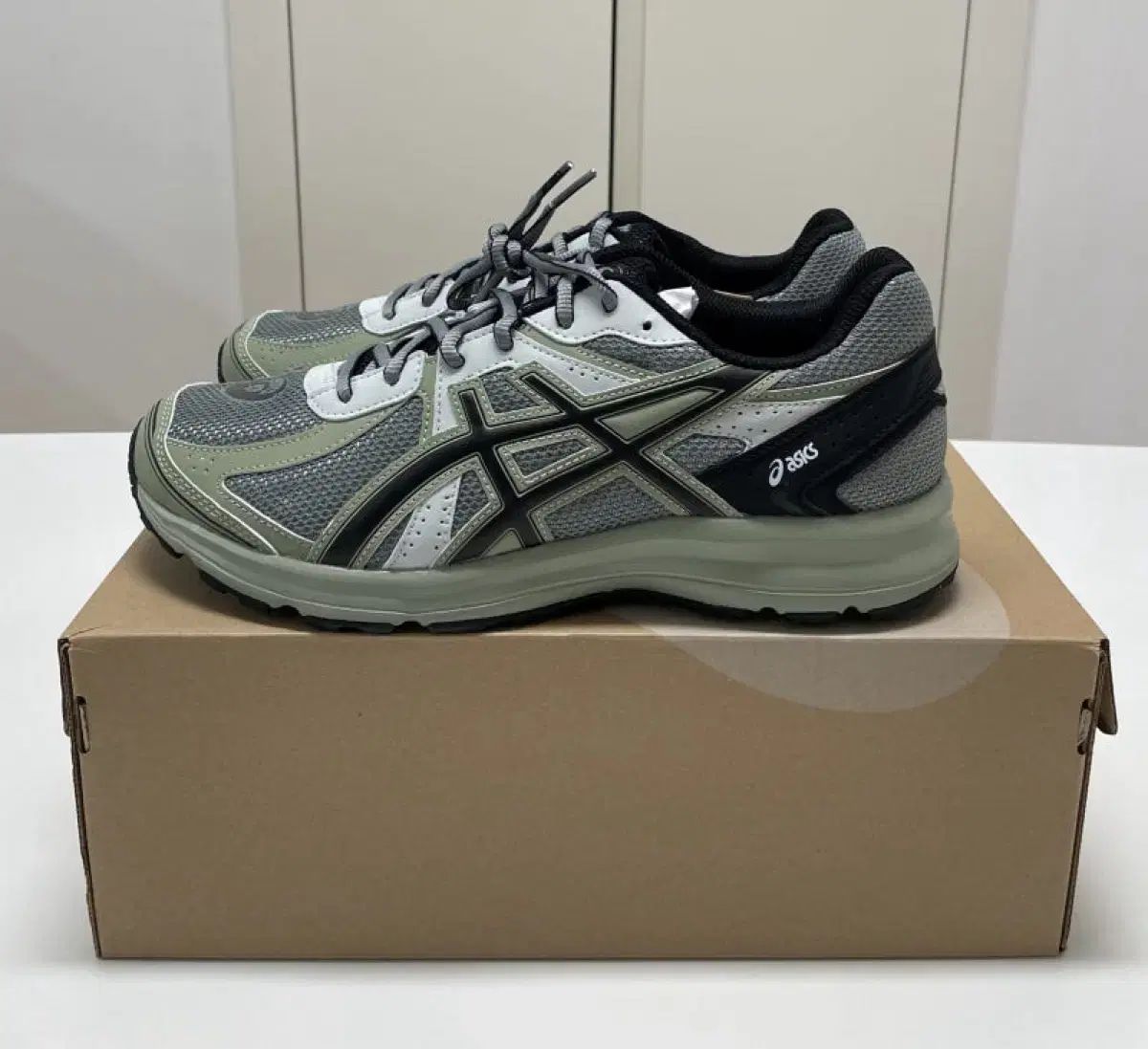 Asics アシックス ジョグ 100S シートロック カーキ 245